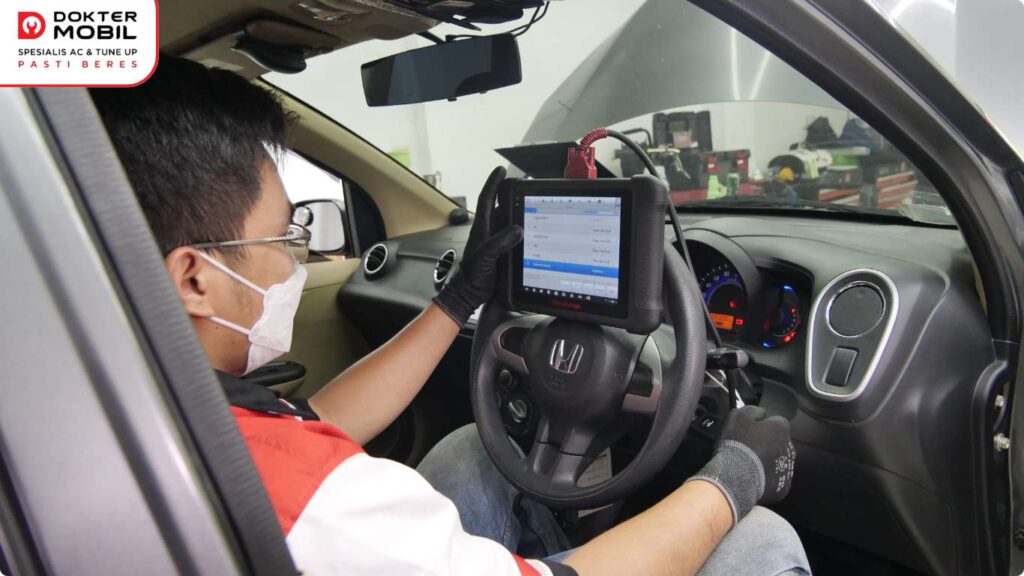 Bengkel Tune Up Terbaik di Duren Sawit 2 scan ECU mobil tune up Duren Sawit